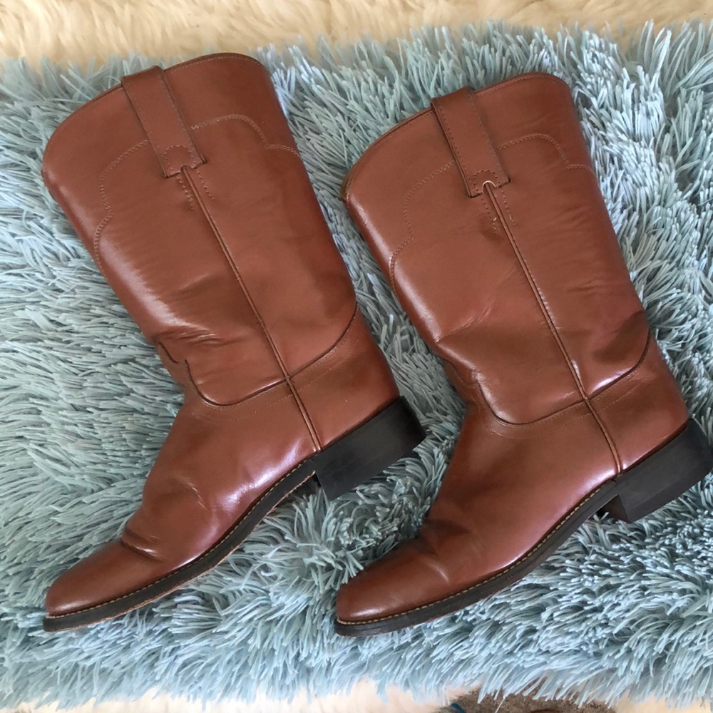 Tony Lama Leather low heel tan boots. EUC size 6 very clean quality boot